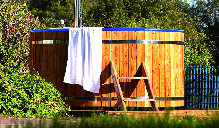 wood.LINE-outsite Badebottich Hot Tube